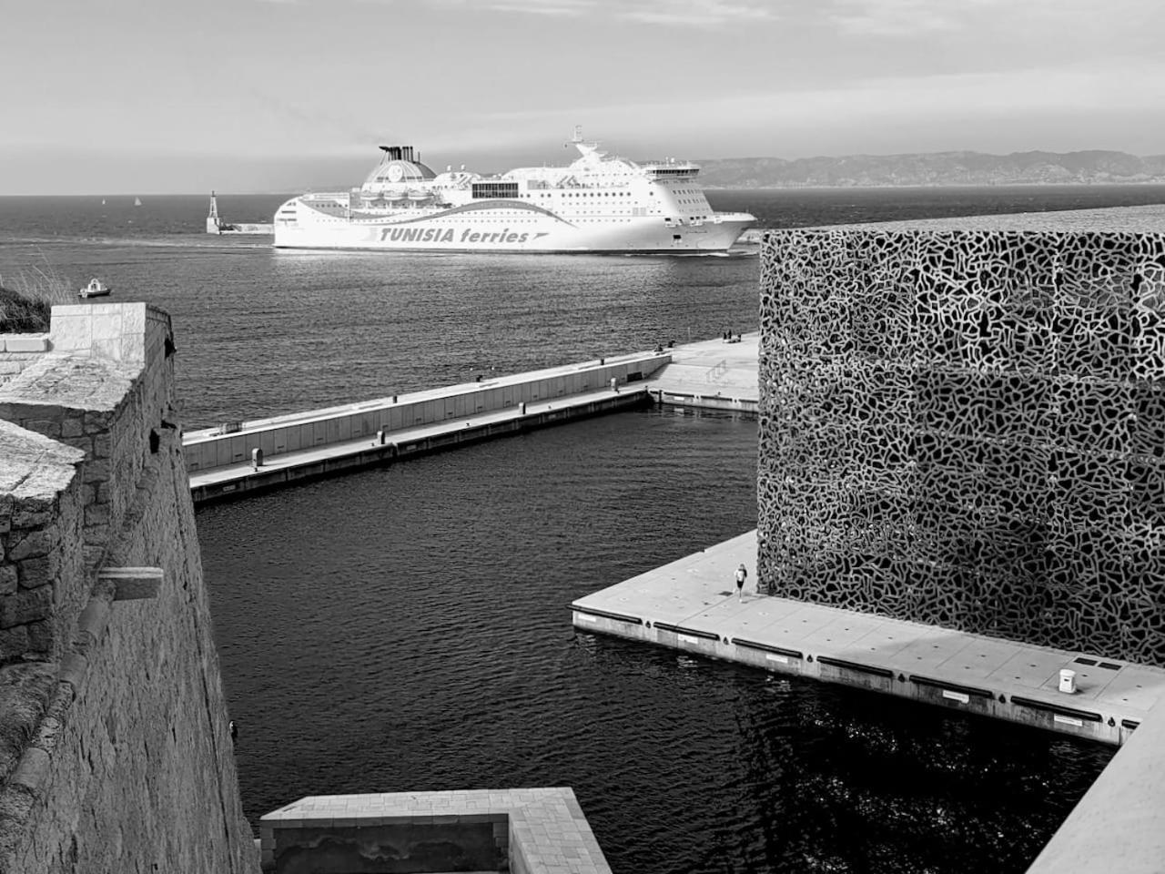 La Belle Aventure Au Soleil Du Vieux-port *